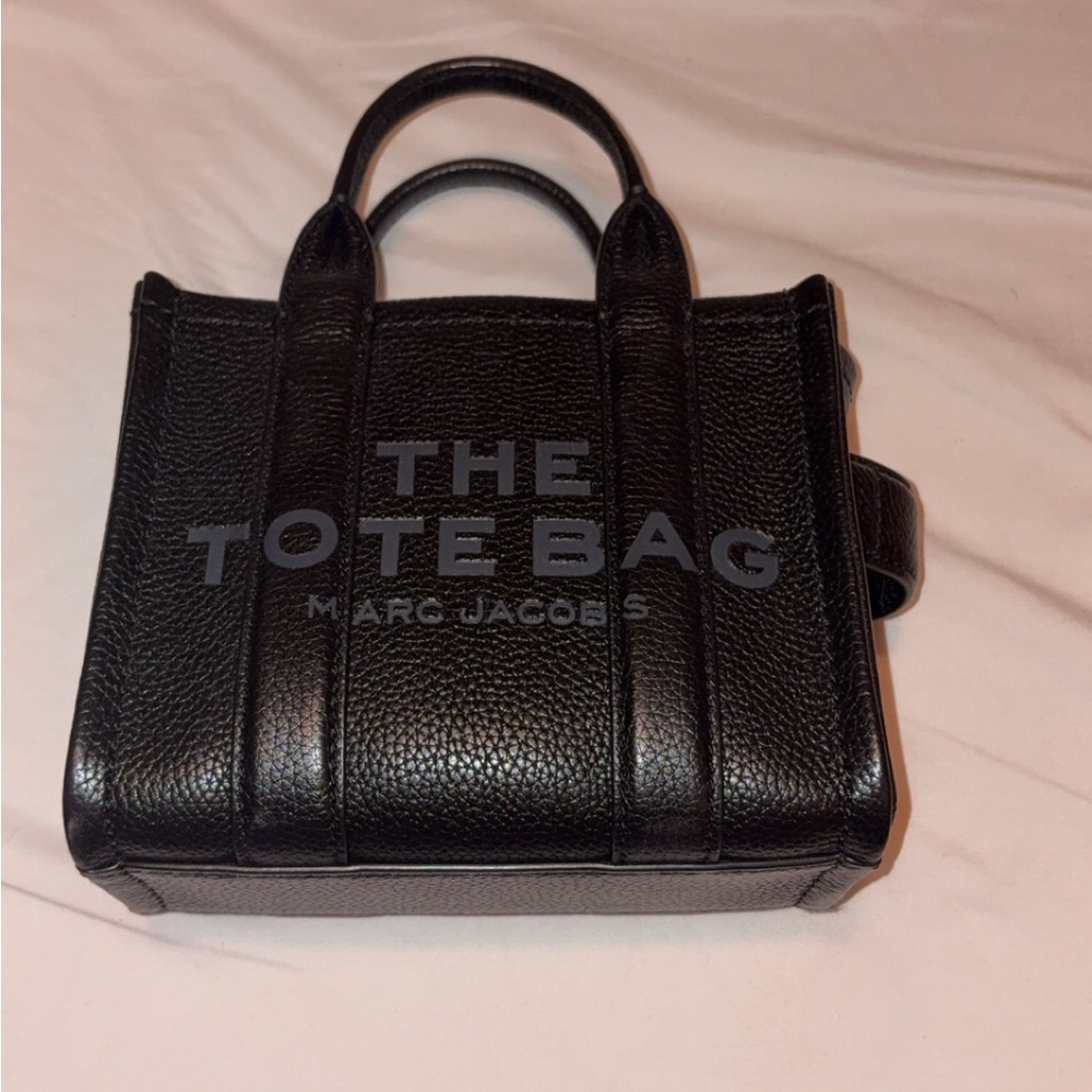 Marc Jacobs THE LEATHER CROSSBODY TOTE BAG